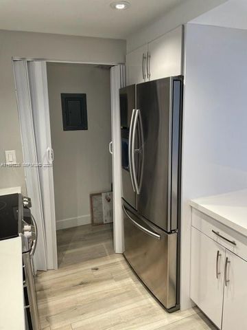 240 Lakeview Dr 312, Weston, FL 33326