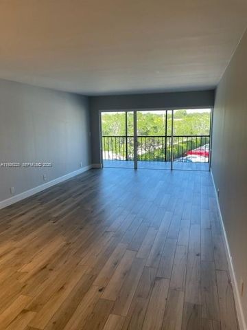 240 Lakeview Dr 312, Weston, FL 33326