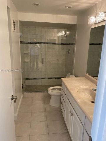 240 Lakeview Dr 312, Weston, FL 33326