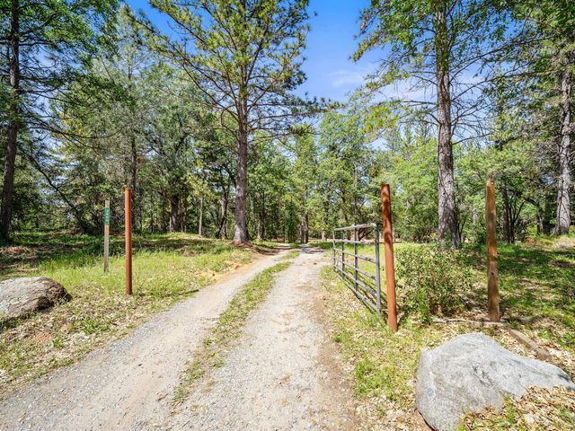 2800 La Paz Rd, Placerville, CA 95667