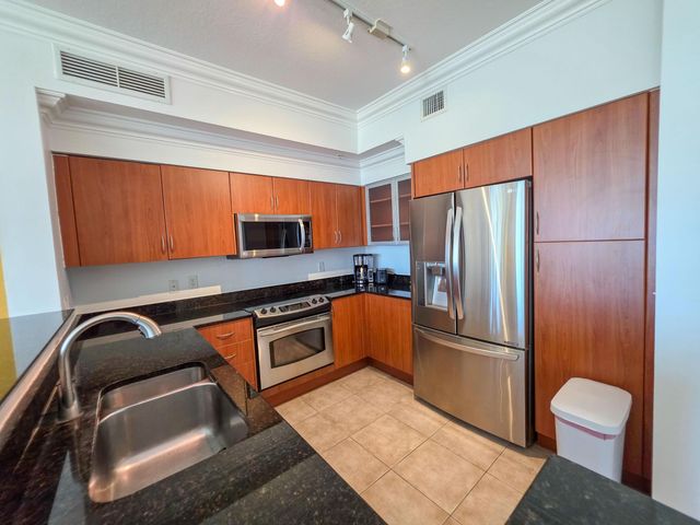 806 E Windward Way 323, Lantana, FL 33462