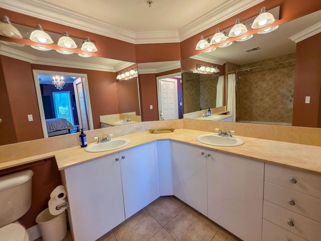 806 E Windward Way 323, Lantana, FL 33462