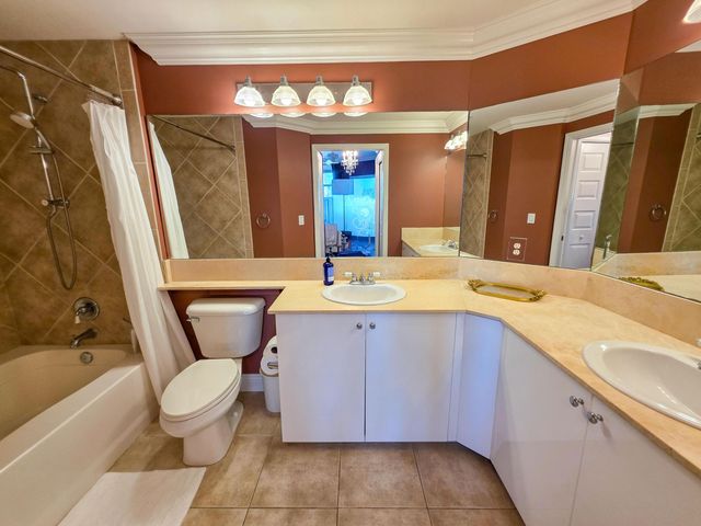 806 E Windward Way 323, Lantana, FL 33462