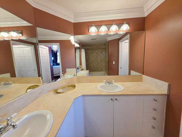 806 E Windward Way 323, Lantana, FL 33462