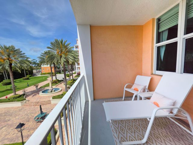806 E Windward Way 323, Lantana, FL 33462