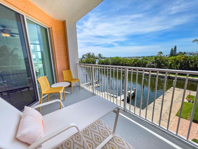 806 E Windward Way 323, Lantana, FL 33462