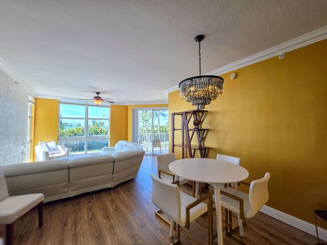 806 E Windward Way 323, Lantana, FL 33462
