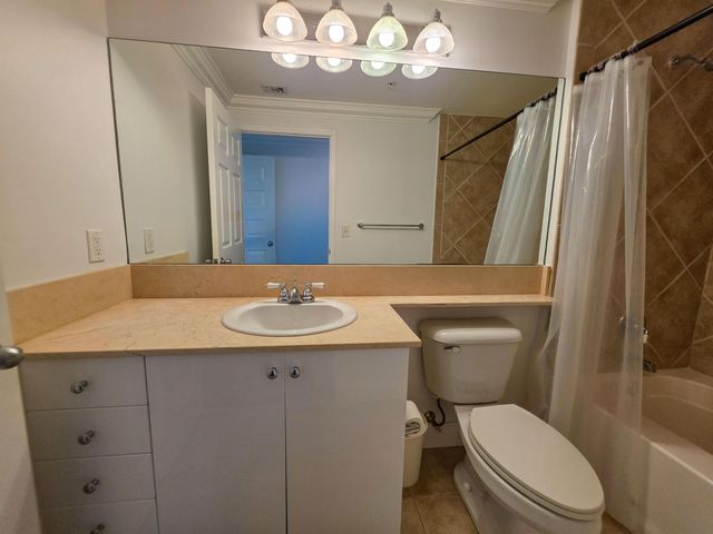 806 E Windward Way 323, Lantana, FL 33462