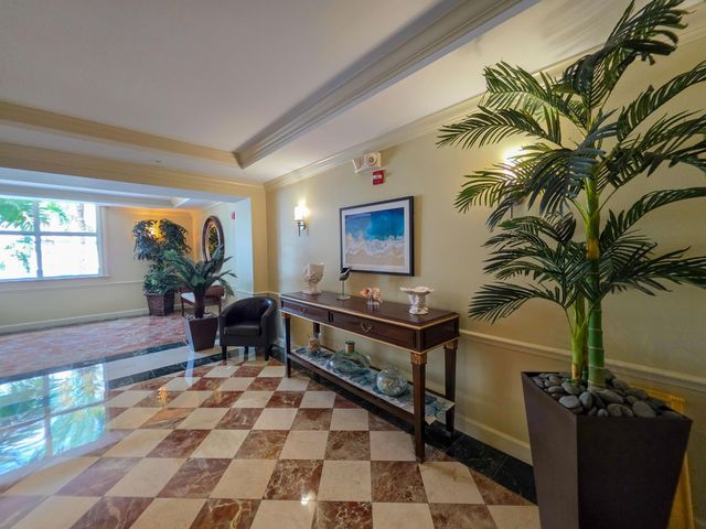 806 E Windward Way 323, Lantana, FL 33462
