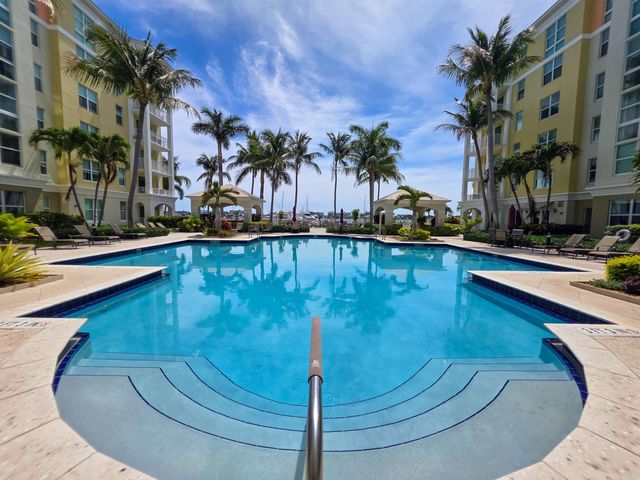 806 E Windward Way 323, Lantana, FL 33462