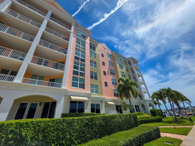 806 E Windward Way 323, Lantana, FL 33462