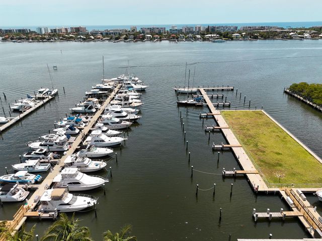 806 E Windward Way 323, Lantana, FL 33462