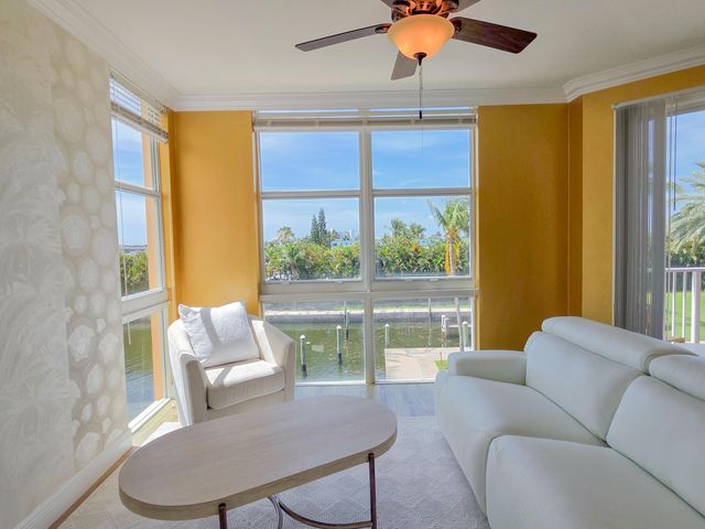 806 E Windward Way 323, Lantana, FL 33462