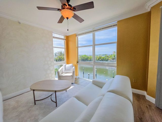 806 E Windward Way 323, Lantana, FL 33462