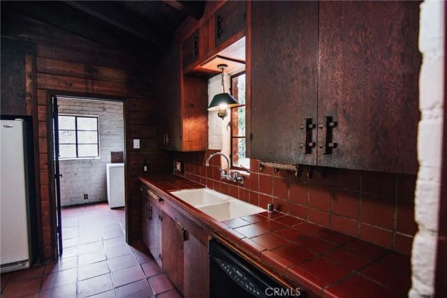 4405 Carpenter Avenue, Studio City, CA 91607