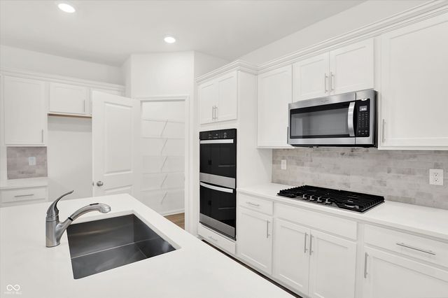 18462 Depoe Lane, Westfield, IN 46074