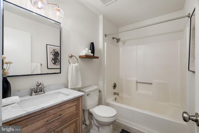 265 LAFAYETTE DR, Swedesboro, NJ 08085