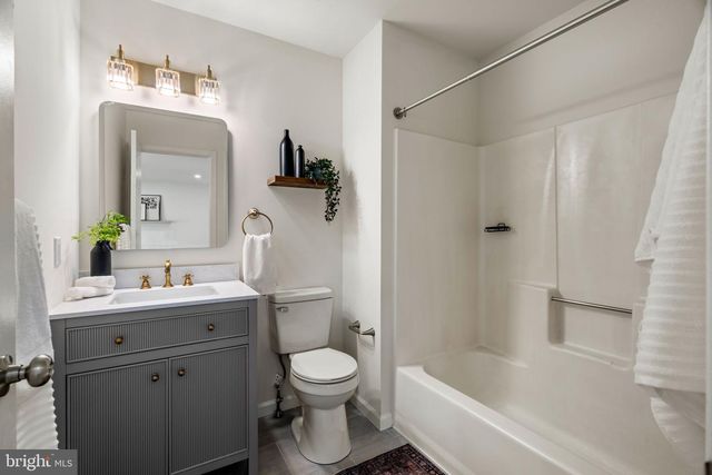 265 LAFAYETTE DR, Swedesboro, NJ 08085