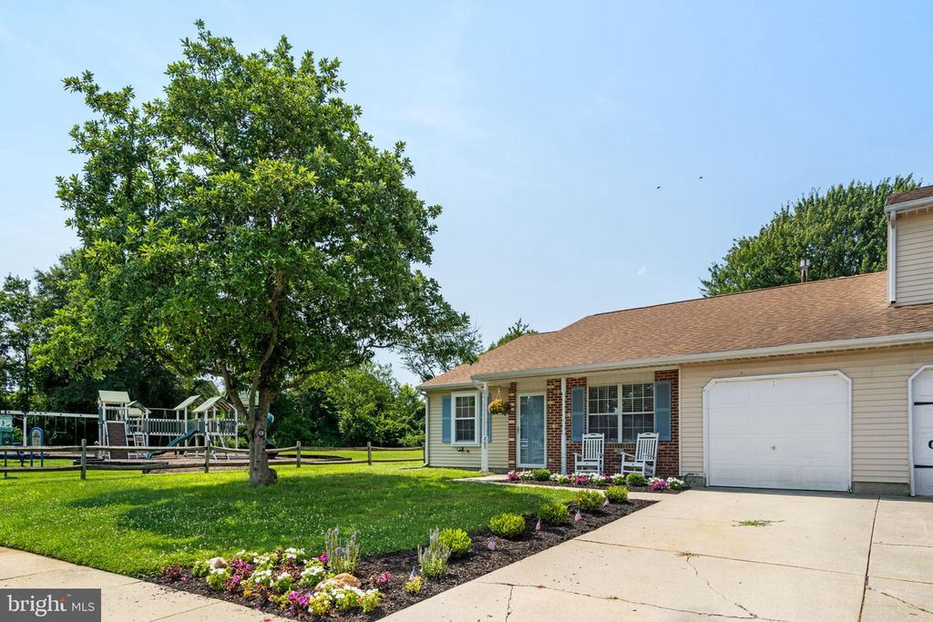 265 LAFAYETTE DR, Swedesboro, NJ 08085