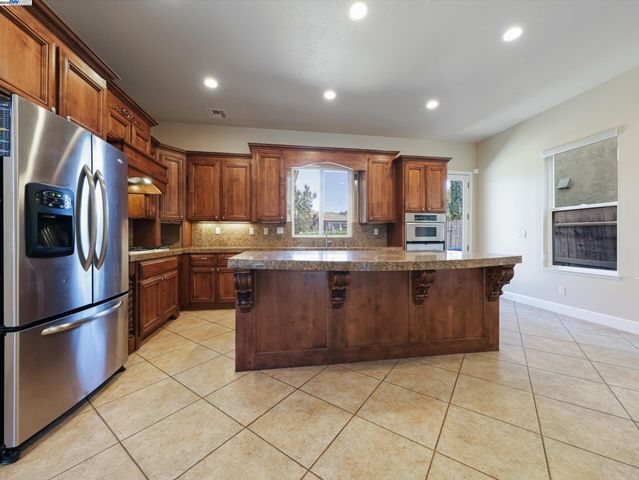 9216 Hallmark Pl, Vallejo, CA 94591