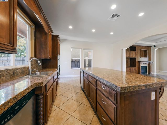 9216 Hallmark Pl, Vallejo, CA 94591