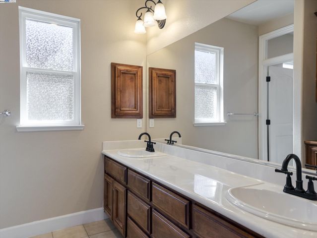 9216 Hallmark Pl, Vallejo, CA 94591