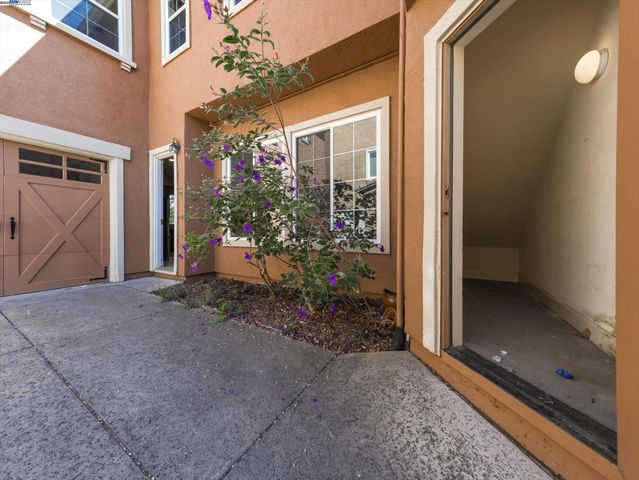 9216 Hallmark Pl, Vallejo, CA 94591