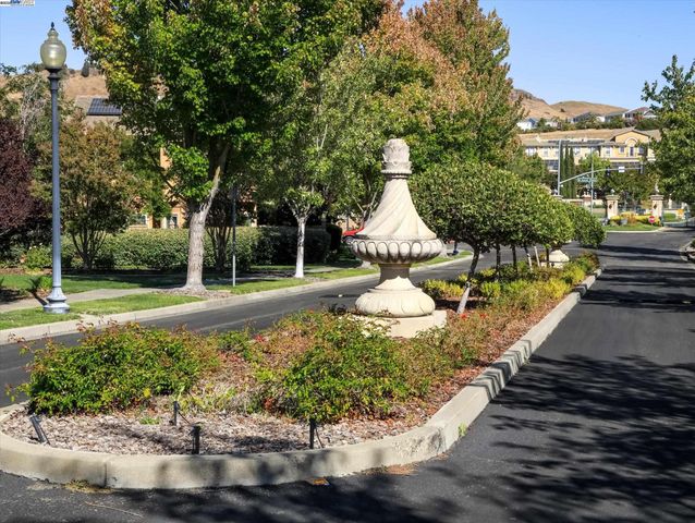 9216 Hallmark Pl, Vallejo, CA 94591