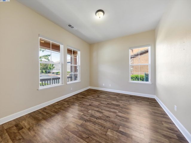 9216 Hallmark Pl, Vallejo, CA 94591