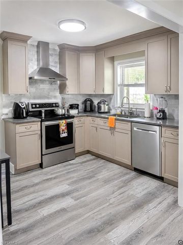 257 Evergreen RD, North Fort Myers, FL 33903