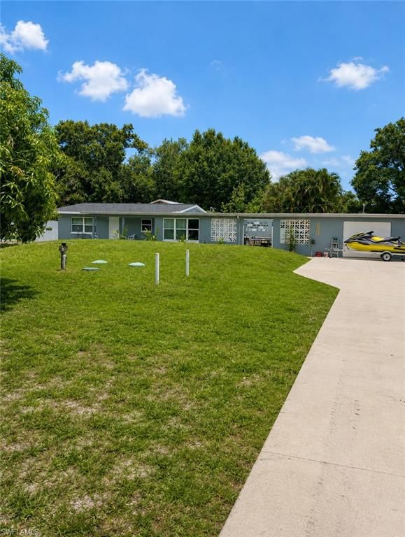 257 Evergreen RD, North Fort Myers, FL 33903