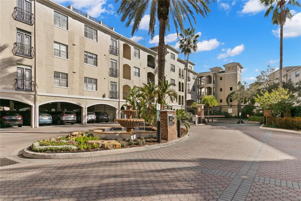 Image 2 of property listing at 501 KNIGHTS RUN AVENUE 1310, Tampa, FL 33602