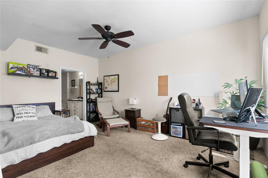 Image 14 of property listing at 501 KNIGHTS RUN AVENUE 1310, Tampa, FL 33602