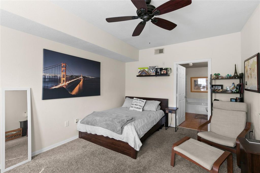 Image 15 of property listing at 501 KNIGHTS RUN AVENUE 1310, Tampa, FL 33602