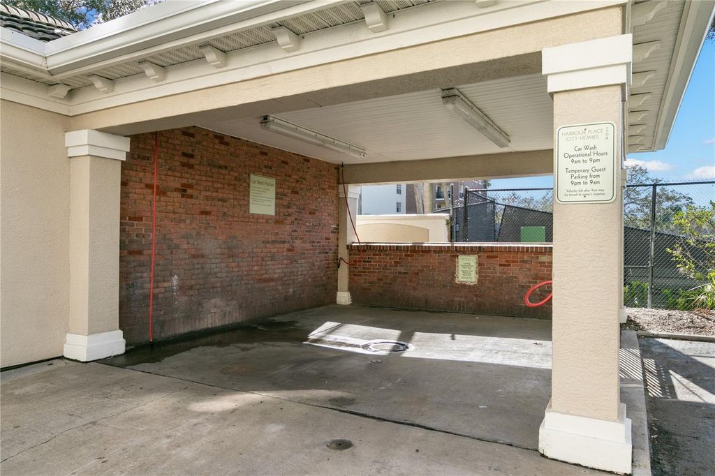 Image 27 of property listing at 501 KNIGHTS RUN AVENUE 1310, Tampa, FL 33602