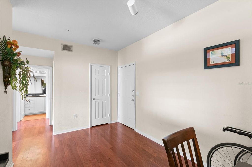 Image 4 of property listing at 501 KNIGHTS RUN AVENUE 1310, Tampa, FL 33602
