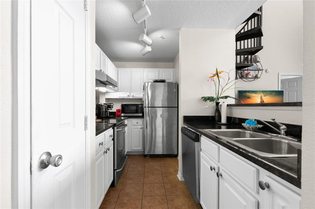 Image 5 of property listing at 501 KNIGHTS RUN AVENUE 1310, Tampa, FL 33602