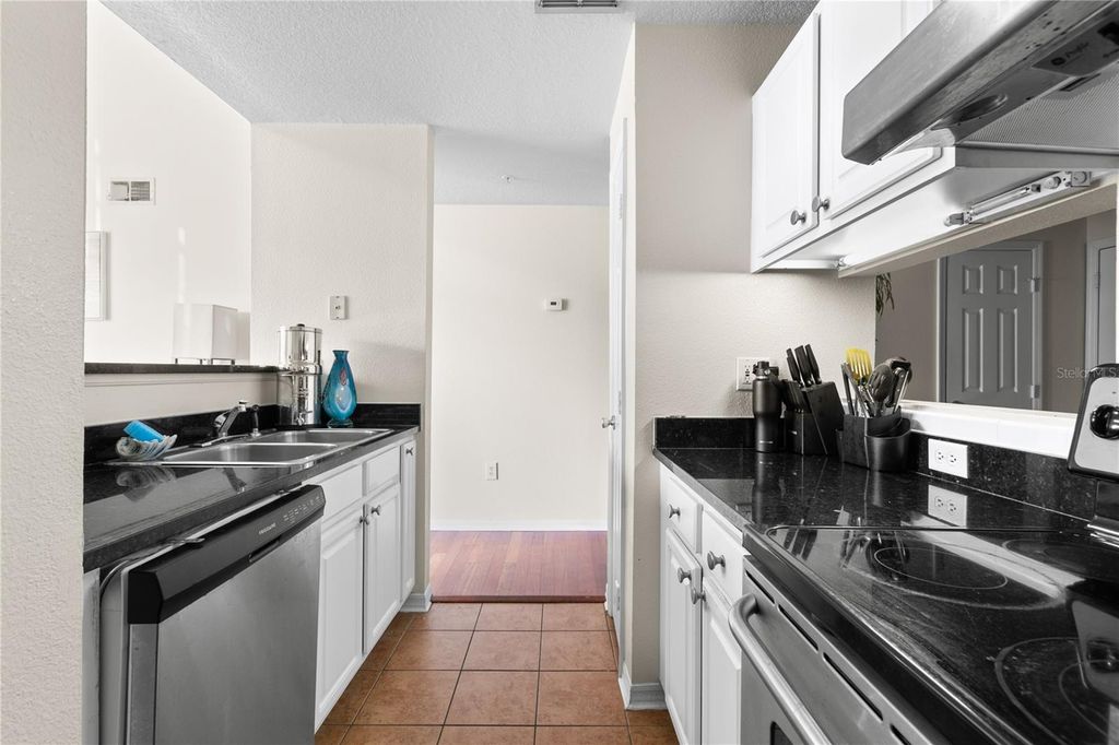 Image 8 of property listing at 501 KNIGHTS RUN AVENUE 1310, Tampa, FL 33602
