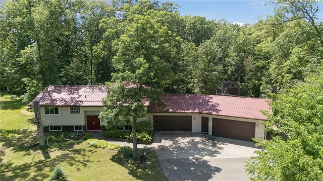 1145 Vogt Street, Robins, IA 52325