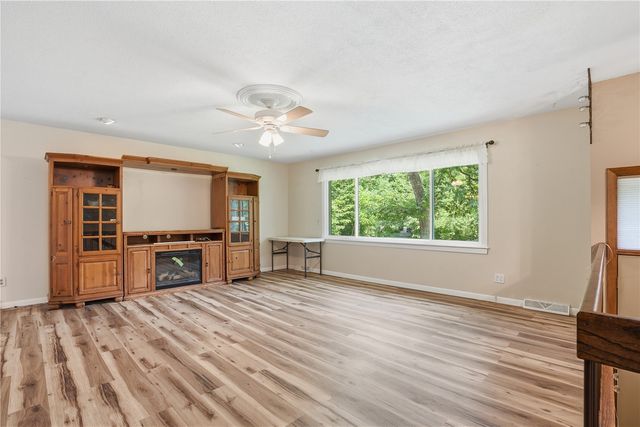 1145 Vogt Street, Robins, IA 52325
