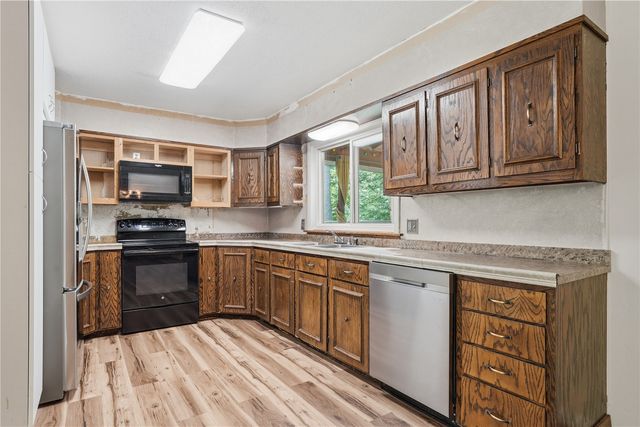 1145 Vogt Street, Robins, IA 52325