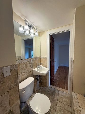 12-14 Mckenn St 4, Waltham, MA 02453