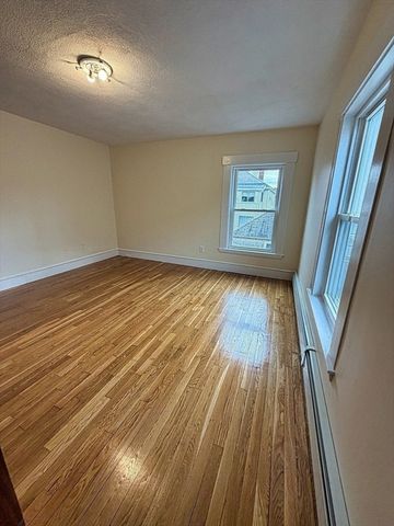 12-14 Mckenn St 4, Waltham, MA 02453