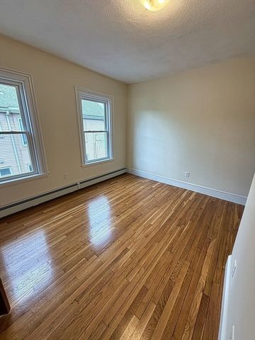 12-14 Mckenn St 4, Waltham, MA 02453