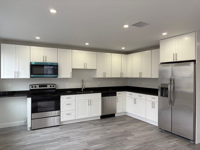 25 Lebanon St D, Fall River, MA 02723