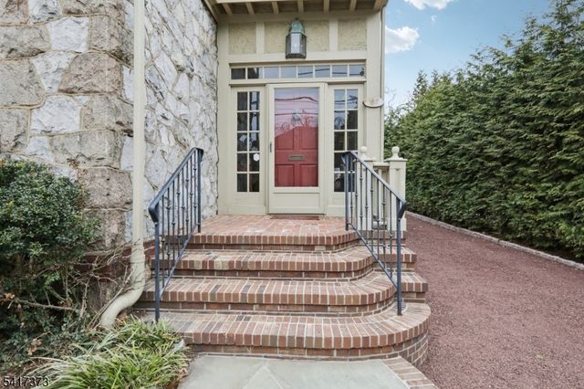 167 Hobart Ave, Millburn Twp., NJ 07078