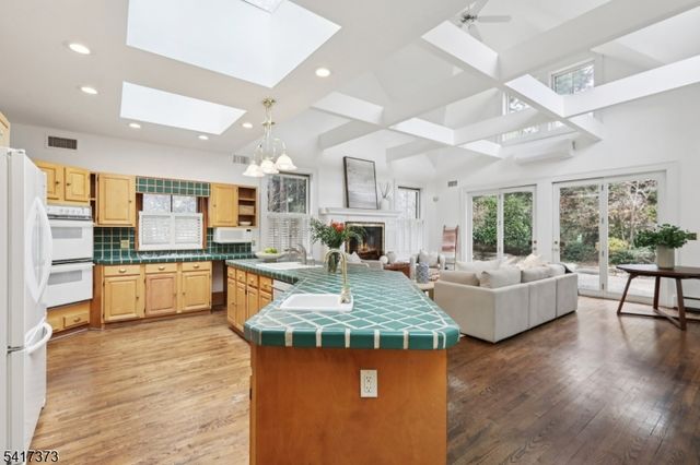 167 Hobart Ave, Millburn Twp., NJ 07078