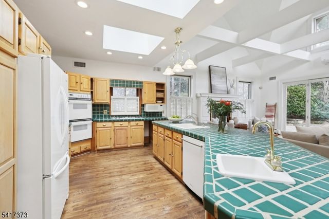 167 Hobart Ave, Millburn Twp., NJ 07078