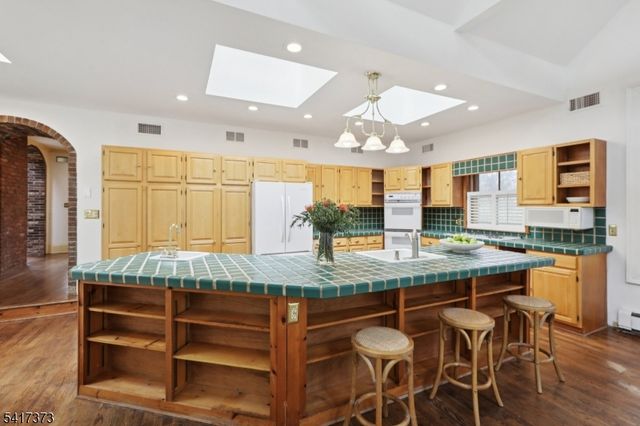 167 Hobart Ave, Millburn Twp., NJ 07078