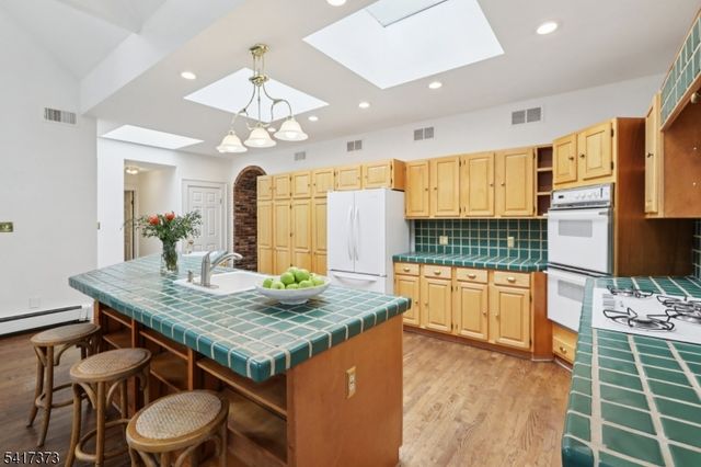 167 Hobart Ave, Millburn Twp., NJ 07078